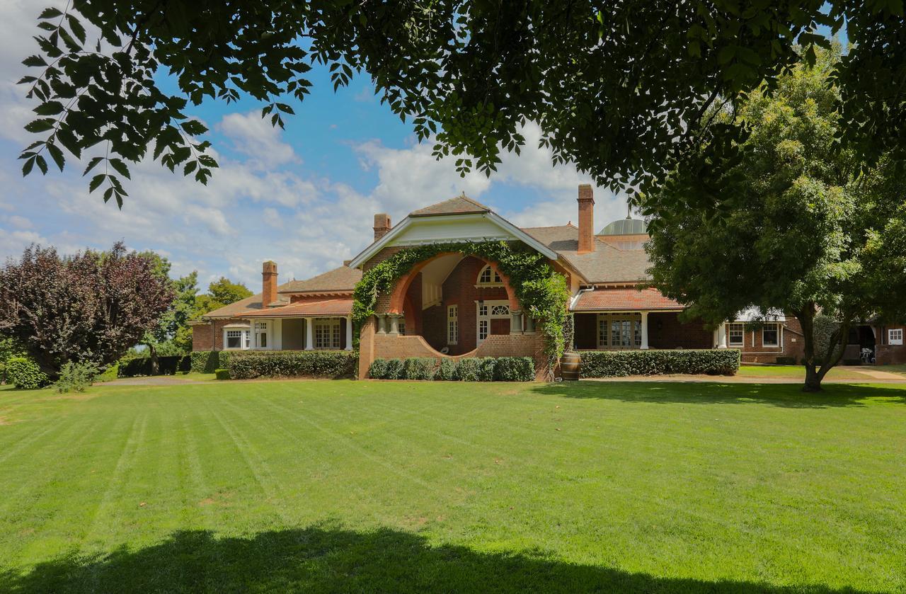 Petersons Armidale Winery And Guesthouse Exterior foto