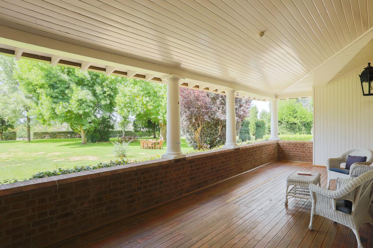 Petersons Armidale Winery And Guesthouse Exterior foto
