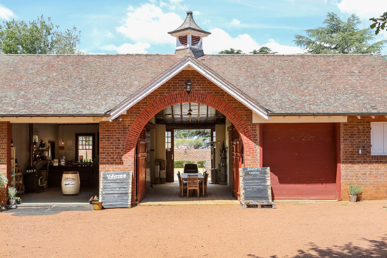 Petersons Armidale Winery And Guesthouse Exterior foto